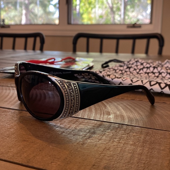 Brighton Brazoria Sunglasses with Cloth Bag & Gift Bag - Picture 3 of 8